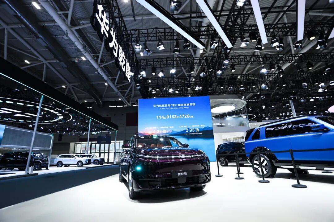 不止是车,是“黄金标准”,华派666如何重塑家庭出行标杆? 图片
